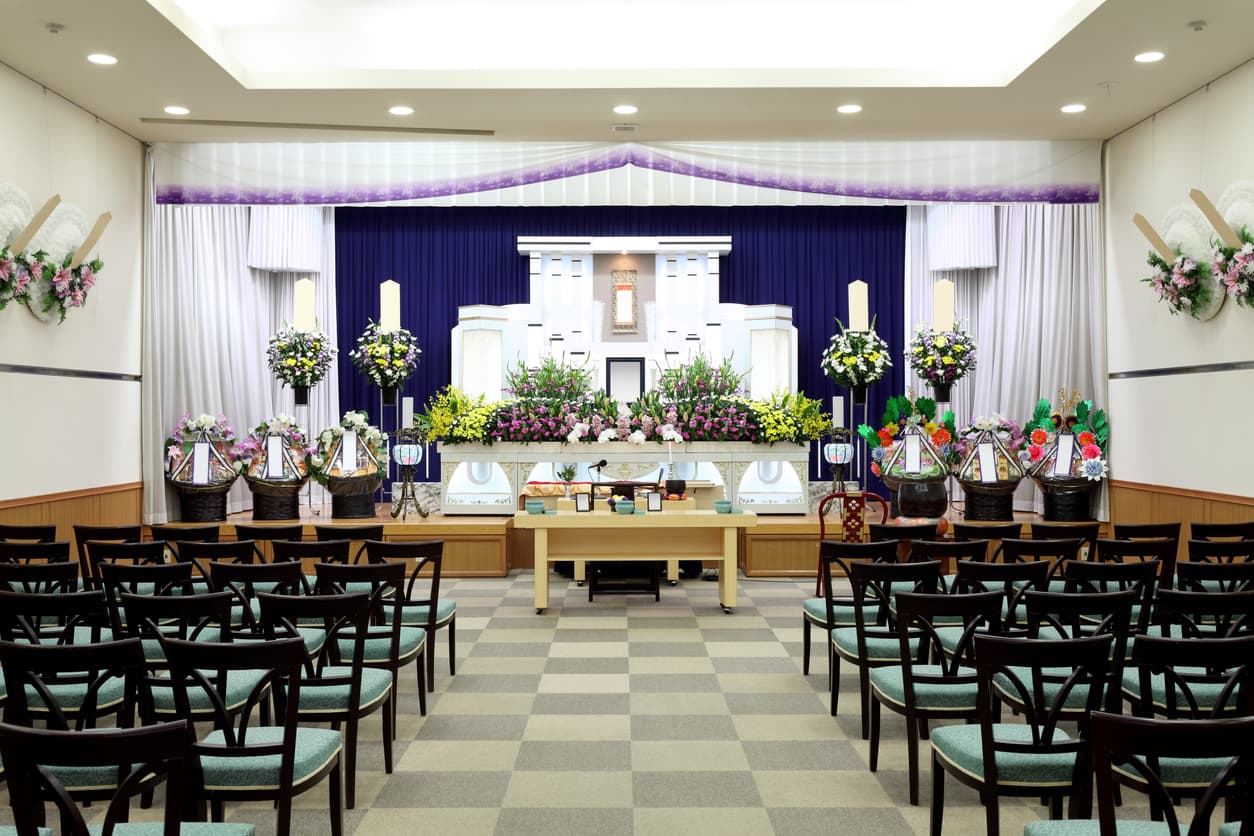 葬儀場の祭壇